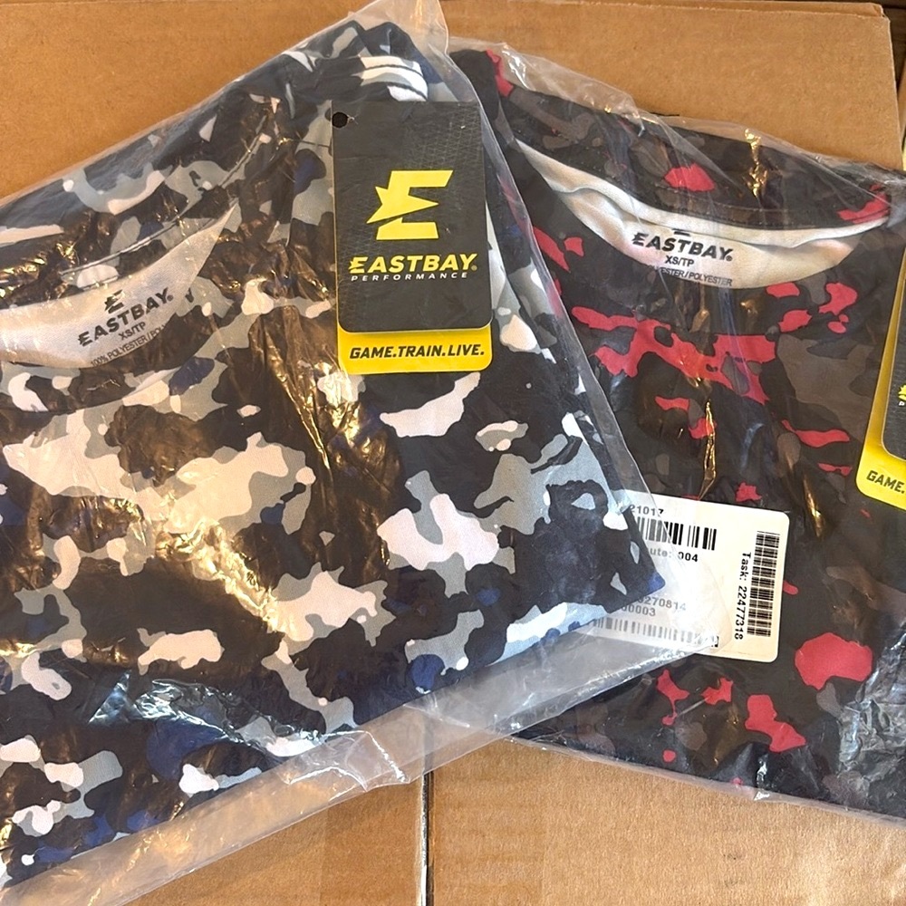 Lot of 2x NWT [Eastbay] Gymtech Performance Tees Blue Camo & Red Camo Men’s XS - Picture 2 of 9